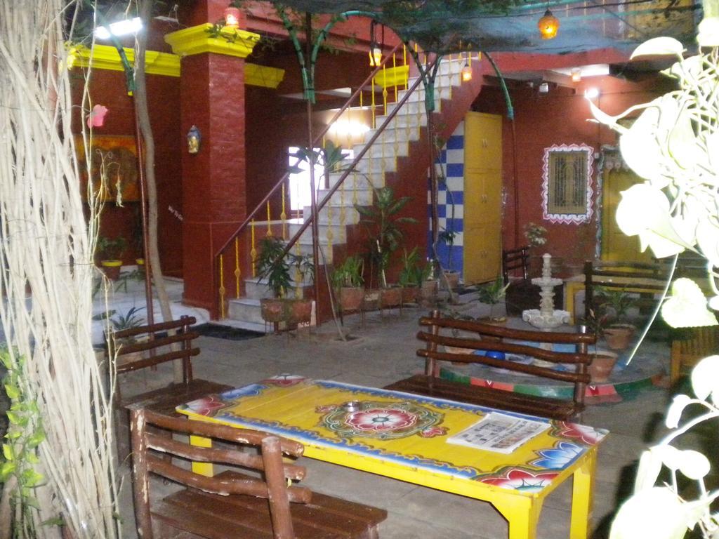 Ganpati Guest House Varanasi Bagian luar foto