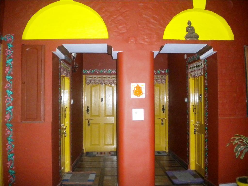 Ganpati Guest House Varanasi Bagian luar foto