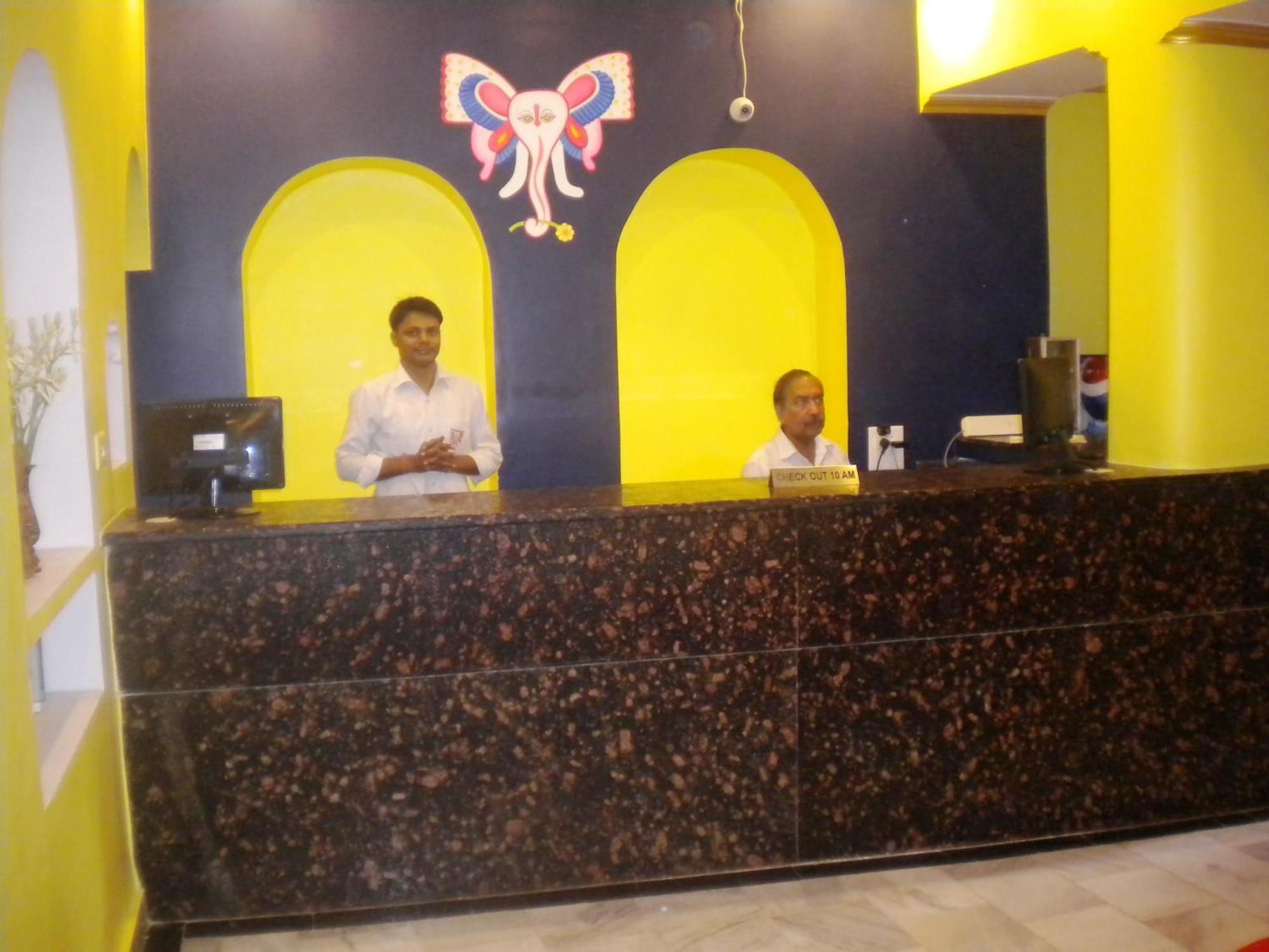 Ganpati Guest House Varanasi Bagian luar foto